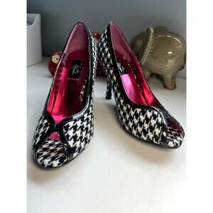 Y2K NEW HOT IN HOLLYWOOD Size 6.5